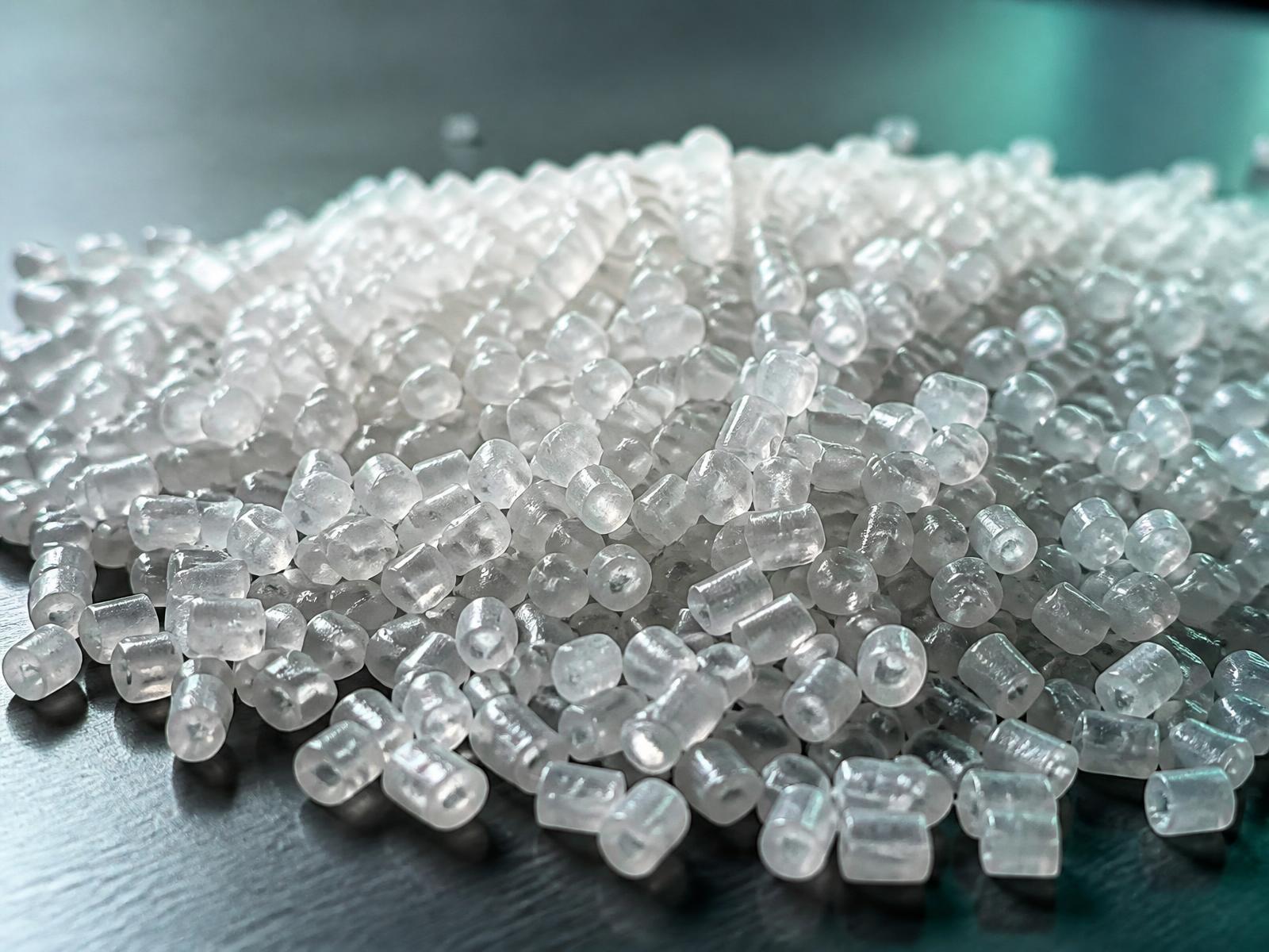 Flakes e grânulos de polipropileno reciclado